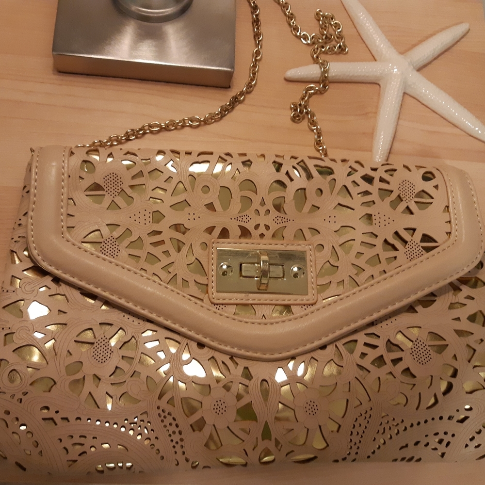 Aldo clutch